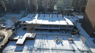 В Алматы сносят недостроенный 5-этажный паркинг