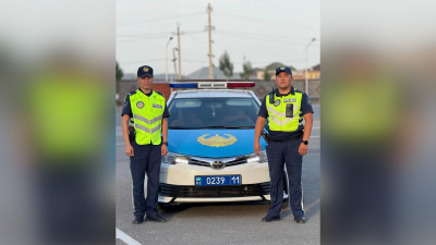 Полицейские спасли деда с внуком из горящего дома в Кызылорде