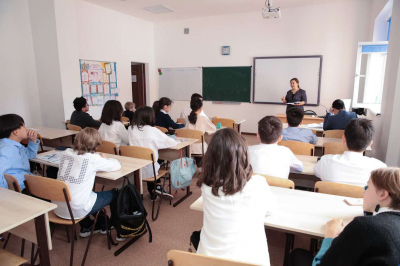 1,5 млн казахстанских школьников одновременно написали изложение