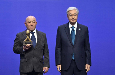 Глава государства вручил награды лауреатам премий "Алтын сапа" и "Парыз" (ВИДЕО)