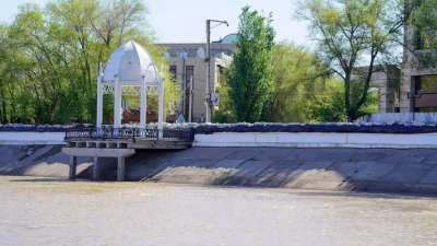 В Атырау уровень воды в реке Урал на 2,34 метра превысил норму