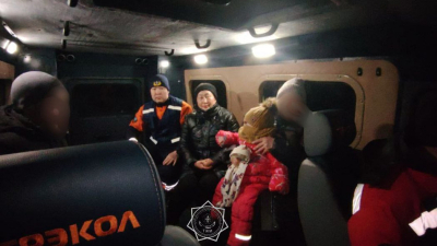 В области Абай спасатели использовали вездеход для транспортировки больного ребенка
