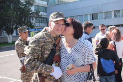 В Алматы курсанты приняли присягу перед отъездом за рубеж
