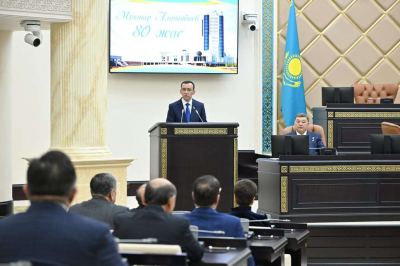 В Сенате поздравили Халық қаһарманы Мухтара Алтынбаева с 80-летним юбилеем