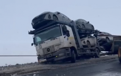 Автовоз слетел в кювет на трассе Самара-Шымкент