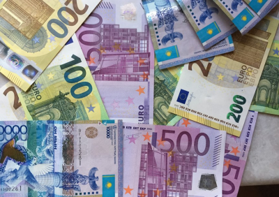 Почему евро укрепляется против доллара?