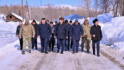 Аким области Абай посетил заснеженные села Урджарского района